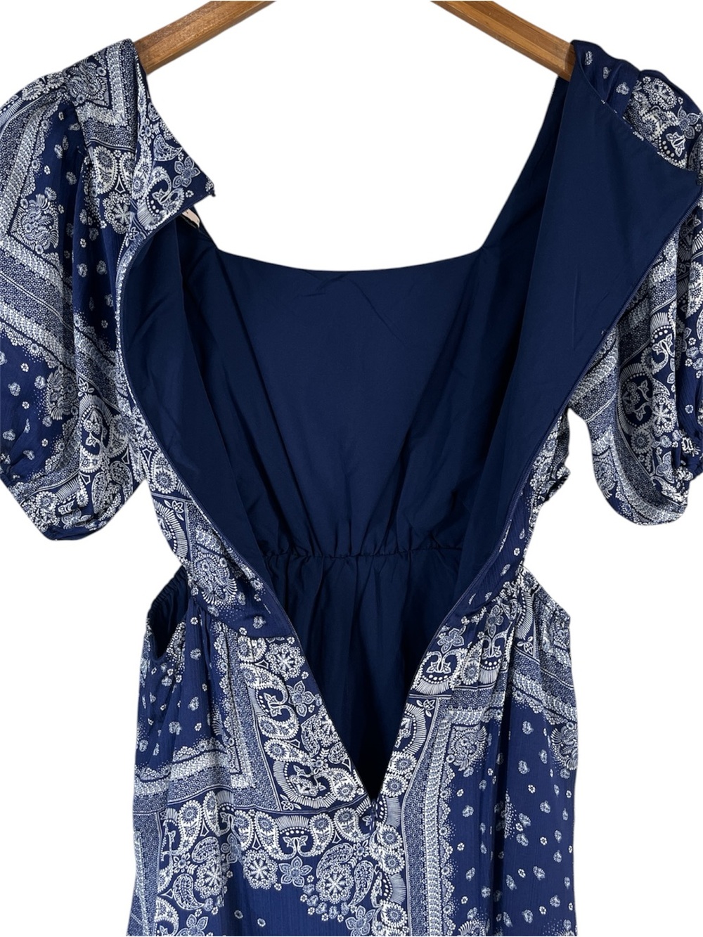 NWT BCBGeneration Women's Fit and Flare Short Dress Short Puff Sleeve Size XS - Picture 10 of 11